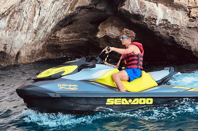 1 Hour Jet Ski Excursion to Cap Vermell from Mallorca - Photo options: Capturing the ride without overpaying