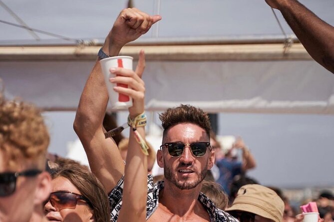 3 Hours Boat Party with 2 Live DJs in Mallorca - Swim Stop, CO2 Cannons, and Champagne Sprays: The Signature Thrill Moments