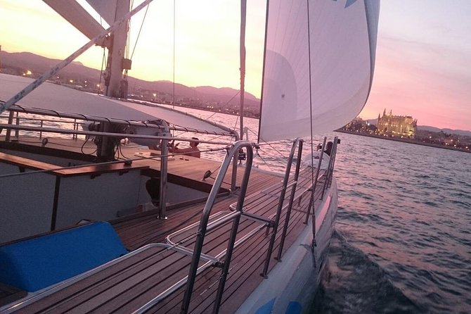 Adult Only Sunset Catamaran Palma bay - Adult-only sunset catamaran in Palma Bay: the vibe