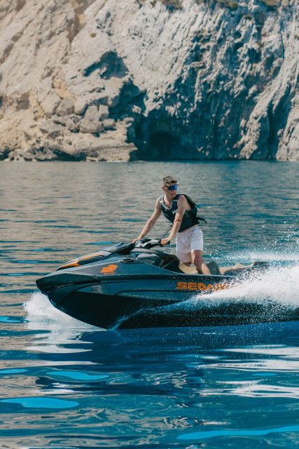 Alcudia: Bay of Alcudia Jet Ski Tour with Photos - 30 Minutes on the Bay of Alcúdia: What the Ride Feels Like