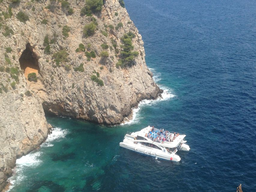 Alcudia: Boat Trip to Cap de Formentor and Formentor - Boat size and comfort: why deck choice matters