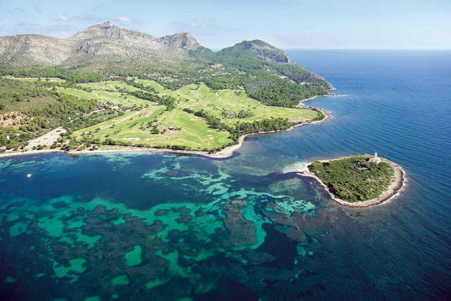 Alcudia: Boat Trip to Coll Baix - Onboard Atmosphere: Snacks, Seating, and Keeping It Low-Key