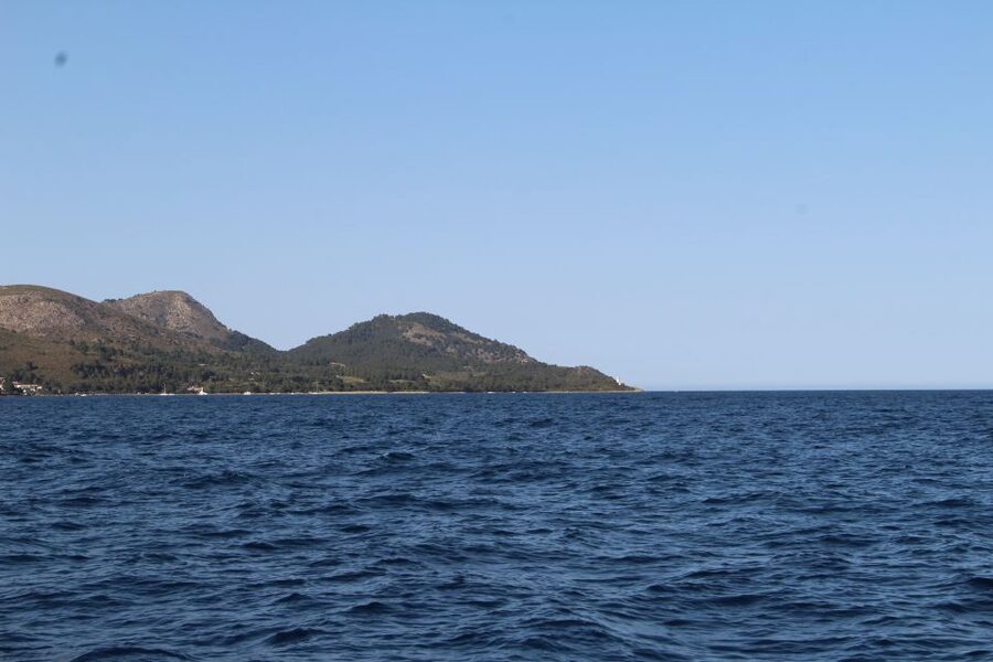Alcudia: Private Sunset Boat Trip with Glass of Wine & Snack - Key highlights that matter
