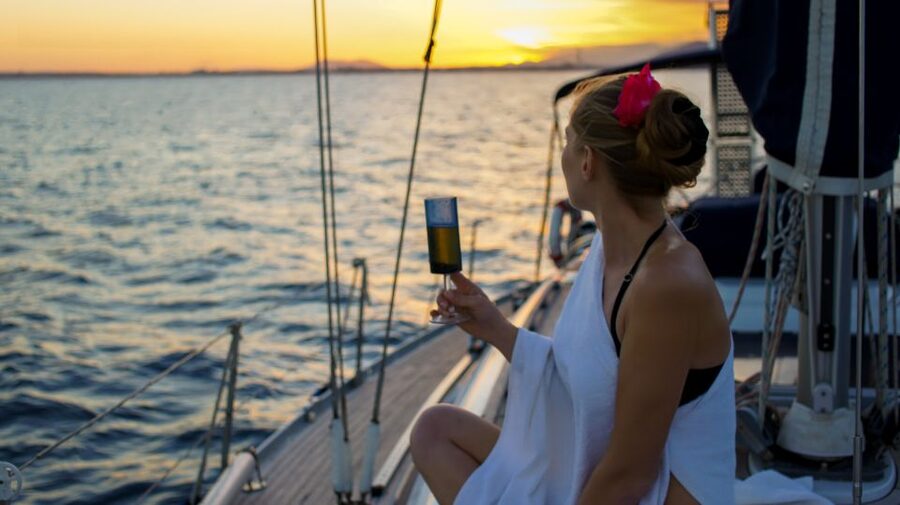 Alcudia: Romantic Sailing Trip with Diner for 2 - Meeting the skipper Jörn: relaxed sailing, real cooking, and privacy