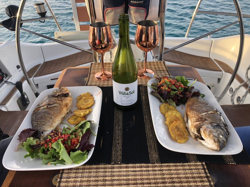 Alcudia: Romantic Sailing Trip with Diner for 2 - Your yacht on Mallorca: space, privacy, and comfort