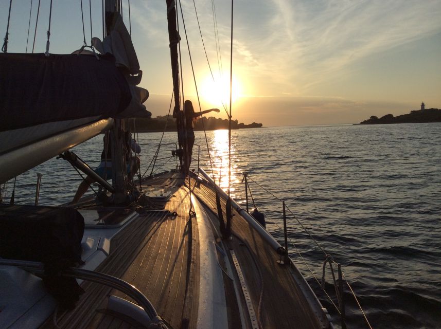 Alcudia: Sailing Yacht Excursion with Wine & Tapas - Cala en Gossalba in Pollença: the long food-and-water break