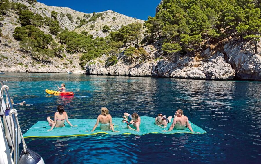 Alcudia: Sunset Catamaran Tour with Dinner and Snorkeling - Who Should Book This Sunset Catamaran (and Who Should Skip It)