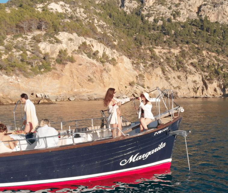 Andratx: 2h Afternoon Tour & snorkelling - Onboard vibe: friendly crew, English directions, and the music factor