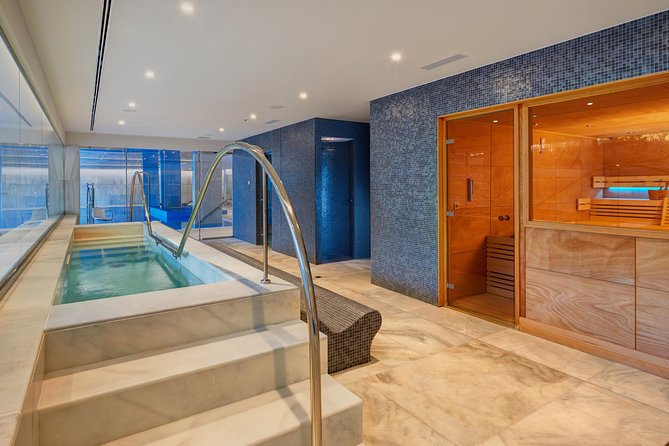 Best Friends Ritual: mini facial + aromatherapy massage + day SPA + glass cava - Aromatherapy massage + mini facial, done side-by-side with a friend