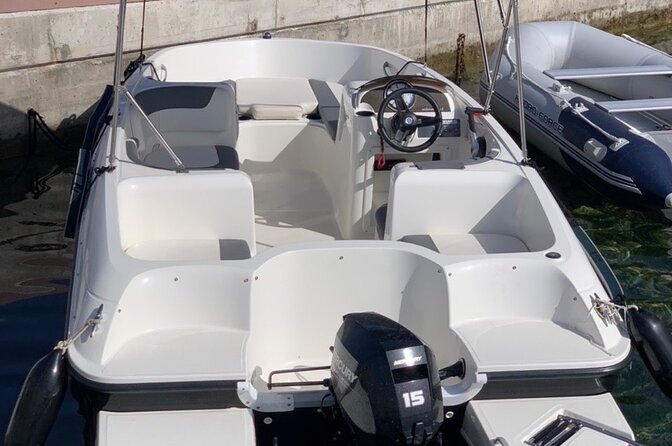 Bluemarine.me license free Bayliner Element E5 rental - Snorkeling gear, Bluetooth radio, and the cooler mindset