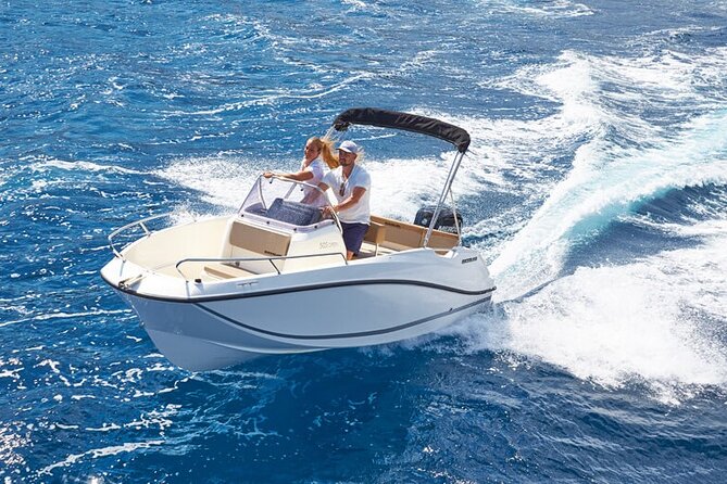 Boat rental without license - B520 'Neptuno' (5p) - Can Pastilla - Safety and comfort: what to do if the sea turns unfriendly
