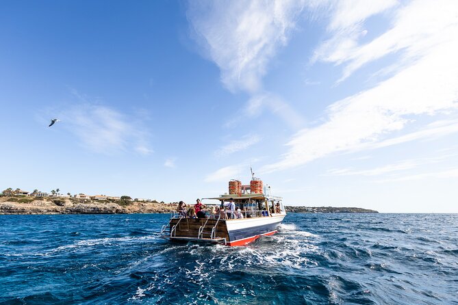 Boat Tour 2 hour in Palma Bay - Crowd and Comfort: The Real-World Boat Feel