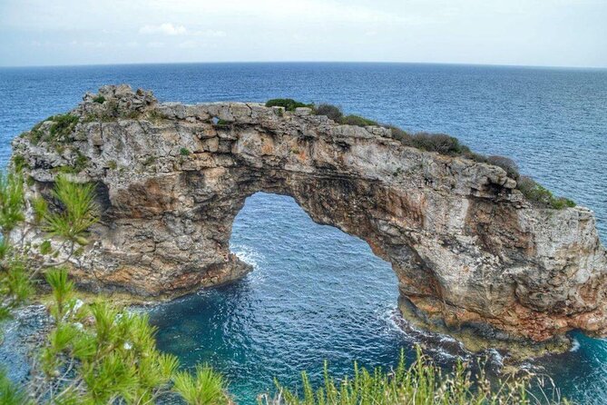 Boat tour Cala Figuera, Es Pontas, Caló de Moro, Cala Marmols - Stop 0: local beach moments and the Es Pontas rock arch