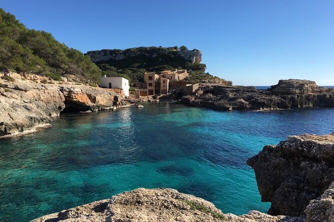 Boat tour Cala Figuera, Es Pontas, Caló de Moro, Cala Marmols - A rocky cove with charming houses: the “in-between” stop that matters