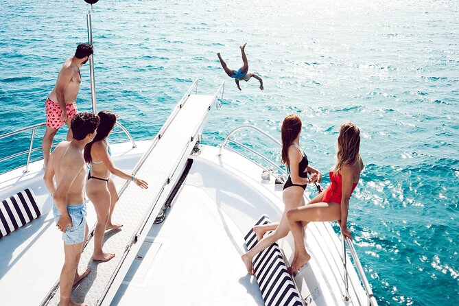 Boat tour of the Bay of Palma with snorkeling and drink - A short afternoon cruise that turns into a swim break
