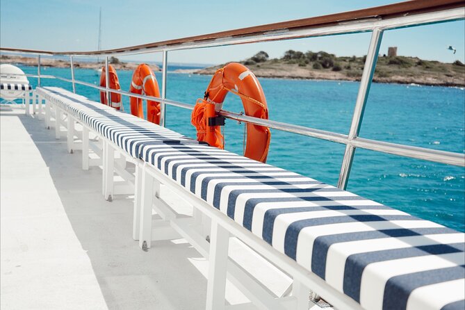 Boat tour of the Bay of Palma with snorkeling and drink - The on-board vibe: music, space, and the crowd question