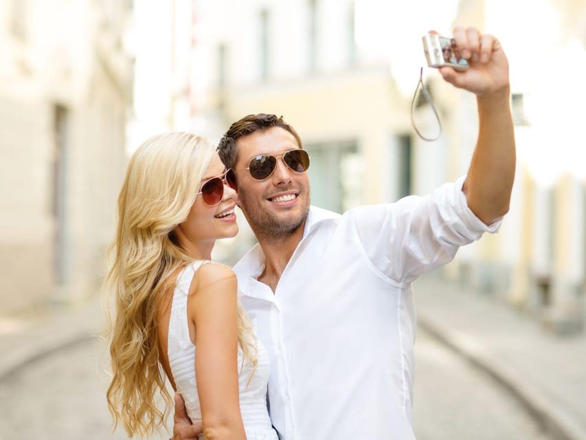 Cala Millor: AdventureDate, fun game, city walk for couples - Starting near Cala Millor beach: your app leads the way