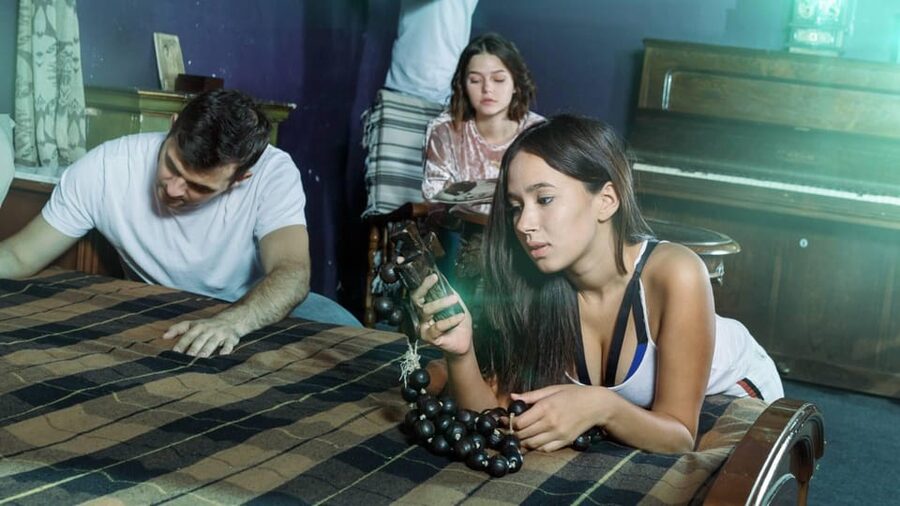 Cala Millor: Escape Room "The millionaire's villa", fun game - Rooms, garage, and recording studio: where the challenge lives
