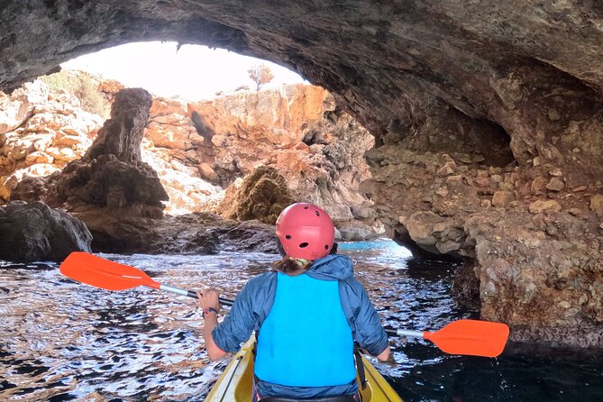 Cala Varques: Guided kayak Sea caves expedition & snorkeling - Group size (16 max) and weather rules that affect your day