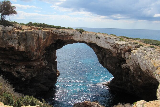 Cala Varques: Guided kayak Sea caves expedition & snorkeling - Should you book this sea cave kayak + snorkeling tour?