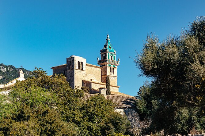 City Discovery: Valdemossa Private Day Trip - The guide experience: what a great day-trip host does