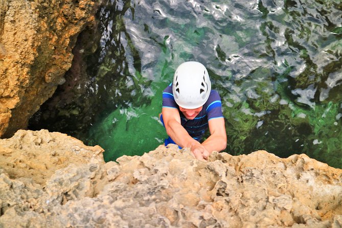 Coasteering Cliff jumping - What you do on the coast: climbing, cliff jumps, snorkeling, abseiling, caves