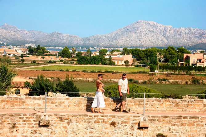 Discover Alcudia old town on a private walking tour - Wall-top views: the bay of Pollença and the Plaza de Toros clue
