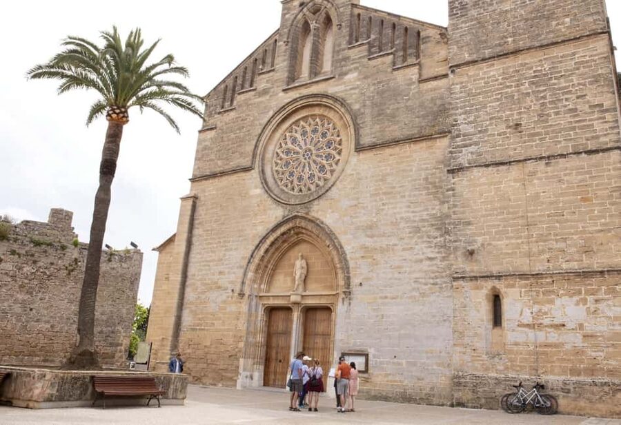 Discover Alcudia's Hidden Gems: Walking Tour of the Old Town - Church of Sant Jaume: the Gothic details you’ll actually notice
