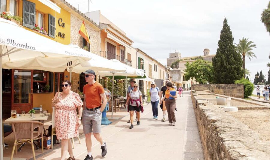 Discover Alcudia's Hidden Gems: Walking Tour of the Old Town - Pacing, weather reality, and who will enjoy this most