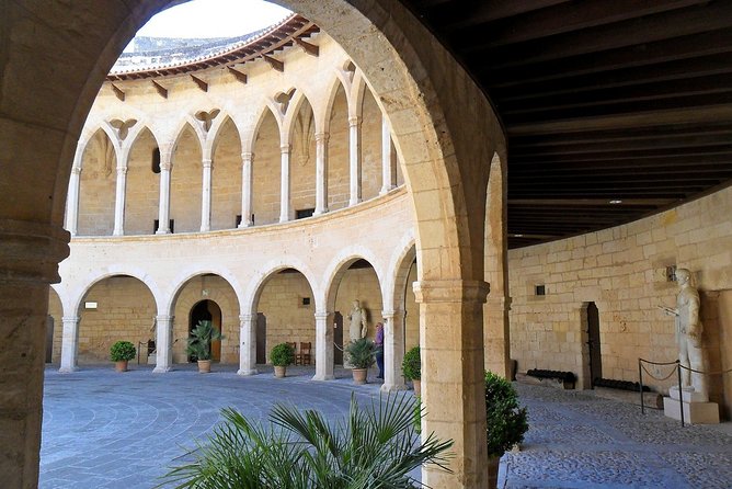 Discover the major cultural attractions of Palma De Mallorca on a Private Tour - Palau de l’Almudaina: where rule changes, right by the cathedral