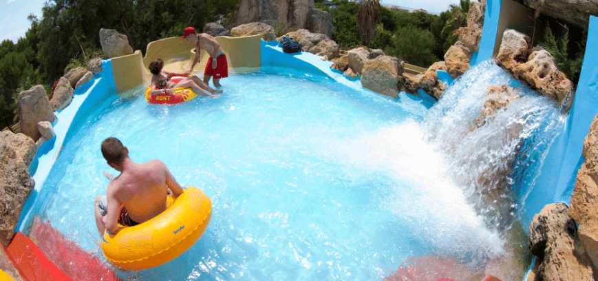 From Mallorca: Aqualand and Arenal Tickets and Transfer - Who should book this waterpark transfer from Mallorca?