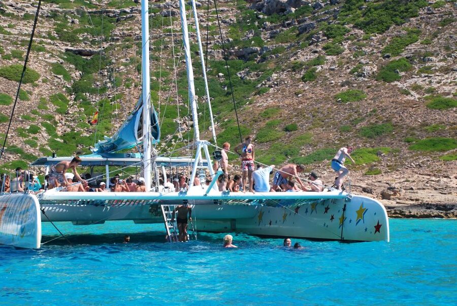 From Palma de Mallorca: Boat Cruise to Illetes - Meeting Point at Palma: Where to Go and How to Avoid Boarding Chaos