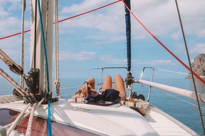 Full Day on a Private Sailboat in Mallorca - Lunch on a remote cliffside: paella and sangria break