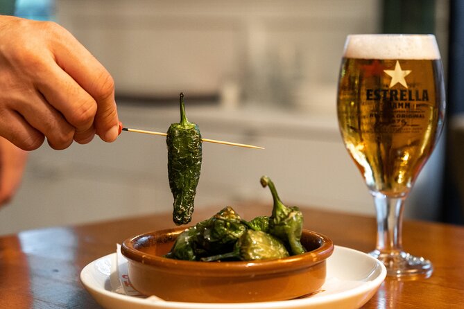 Gourmet Tapas and Wine Tour in Palma de Mallorca - Carrer dels Hostals to Carrer del Sindicat: The Walk Between Bites