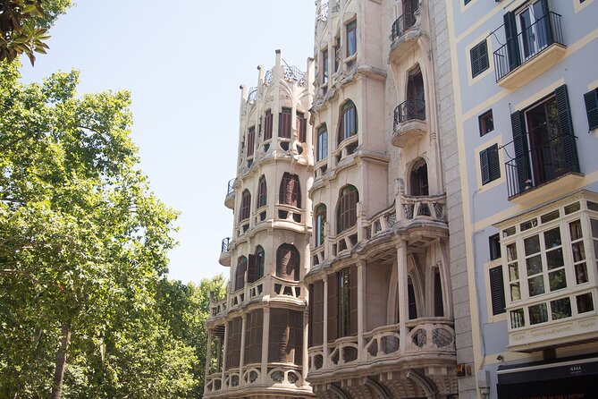 Guided route and visit to the Cathedral of Palma (2h) - Where the tour starts: Passeig Dalt Murada (11:00 am)