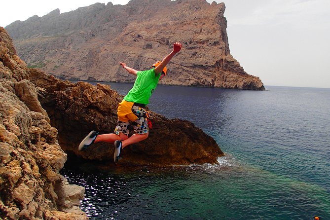 Kayak & Coasteering - Coasteering and cliff jumps: how to handle the big moments