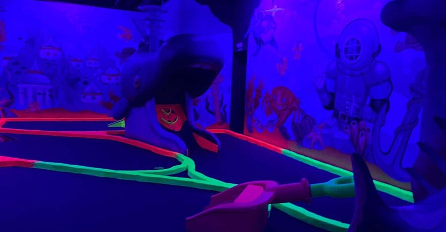 Magaluf ; Minigolf indoor - Choosing Between the Cartoon 9-Hole and Adventure 12-Hole Courses