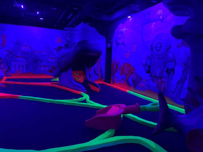 Magaluf ; Minigolf indoor - The Sea-Themed Blacklight Atmosphere: More Than Just Lighting