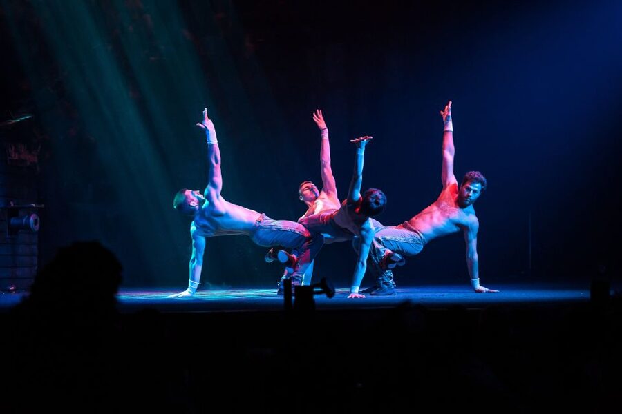 Magaluf: Pirates Reloaded Show Entry Ticket - The atmosphere: dancing close to the action