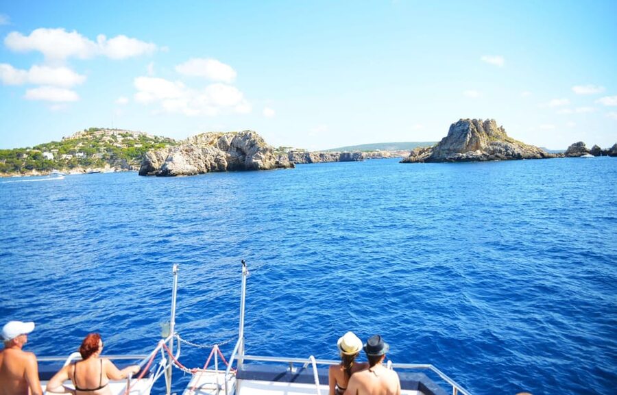 Mallorca: 2-Hour Coastline & Malgrat Islands Catamaran Tour - Onboard Comfort: Deck Sun, Toilets, and a Bar for Snacks
