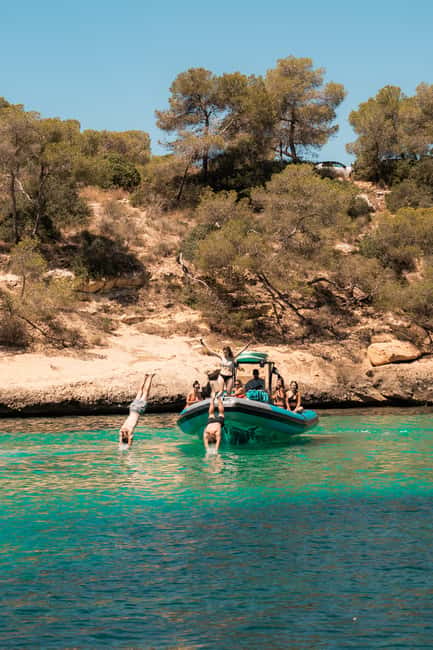 Mallorca: 2h speedboat tour, visit caves, cliffs and snorkel - The 2-hour cruise plan: from cathedral views to west-coast coves