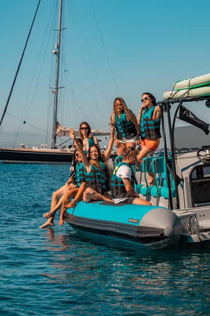 Mallorca: 2h speedboat tour, visit caves, cliffs and snorkel - On-board vibe: drinks, music, and the skipper factor