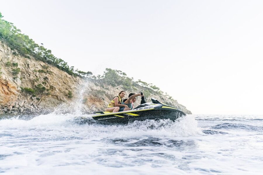 Mallorca: Alcudia Bay Jet Ski Tour - Entering the Fun at Passeig Marítim, Alcúdia Harbor