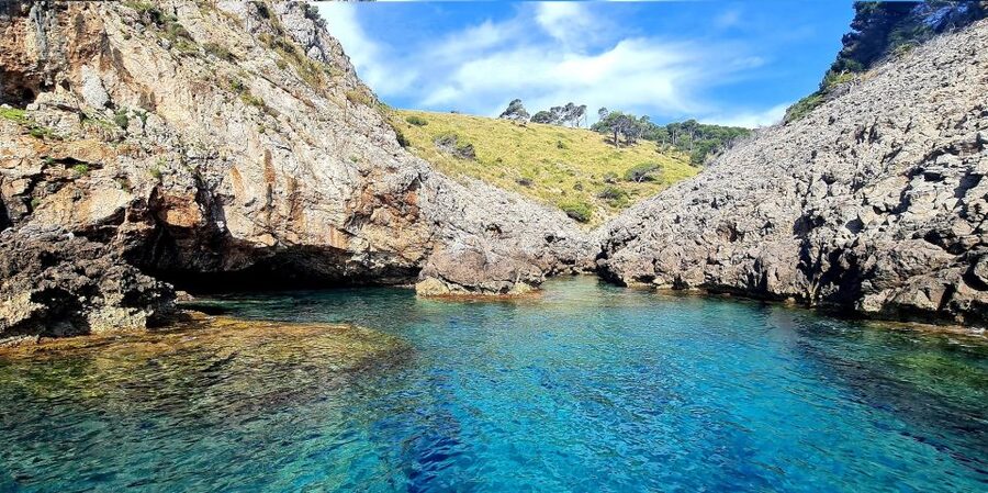 Mallorca Alcudia: Jack Sparrow Cave Jet Ski Tour - Jet Skiing From Alcudiajets: Quick Training, Real Coastal Time