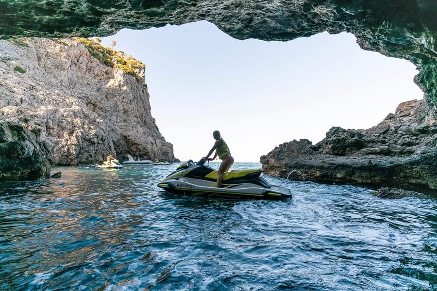 Mallorca Alcudia: Jack Sparrow Cave Jet Ski Tour - Alcúdia Bay Cruise: The Scenic Lead-In Before the Cave