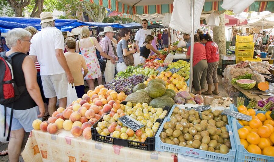Mallorca: Alcudia Old Town, Market, and Formentor Beach - Bus, Timing, and the Guide Factor