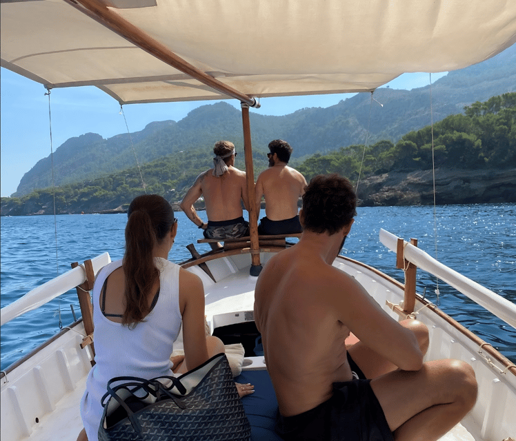 Mallorca: Alcudia, Private Boat Tour. - Onboard Snacks, Drinks, and Local Taste
