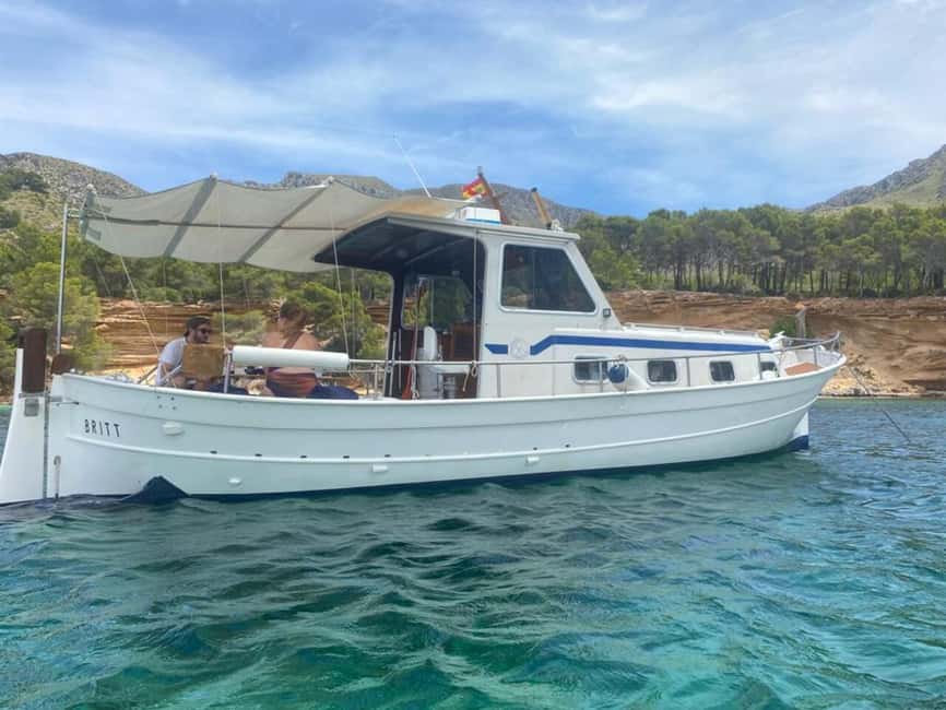 Mallorca: Alcudia private boat trip - Cruising the north coast: Aucanada Island and Cap Menorca cliffs