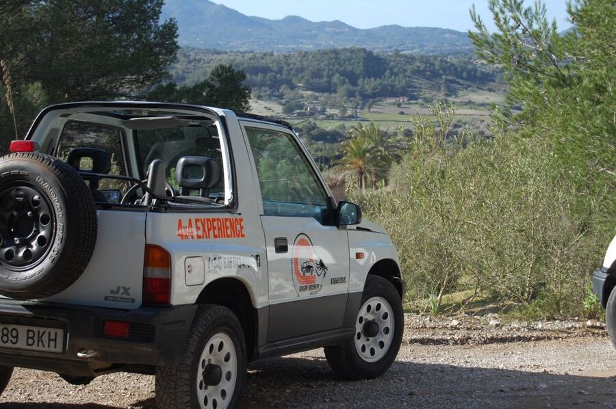 Mallorca: Beach and Mountain 4X4 Tour - Manual Suzuki Vitara driving: where the fun is, and where you should be ready
