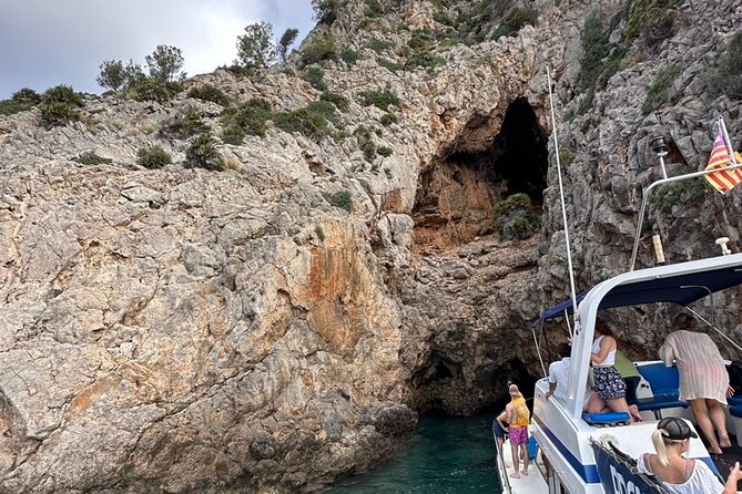 Mallorca Beach & Caves 4hr Boat Trip Drinks, Tapas, SUP & Snorkel - Food and drinks: how the value really plays out